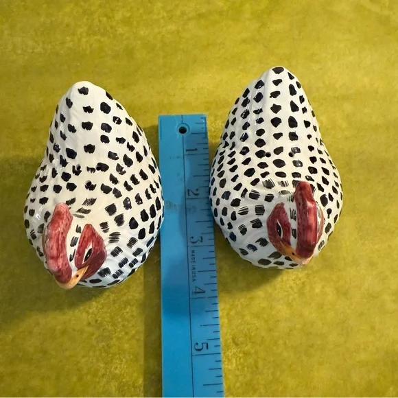 Vintage Speckled Hens Shaped pepper and salt shakers by Jay Ceramics. - Picture 5 of 6